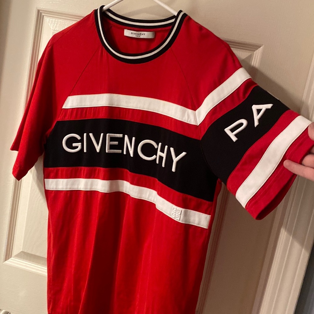 Givenchy 4g tshirt